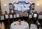 Kapolrestabes-Surabaya-Beri-Penghargaan-Kapolsek-Wonokromo-dan-Toga-Tomas-atas-Peran-Aktif-Jaga-Kamtibmas