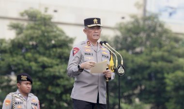Beri-Penghargaan-Kepada-40-Personel-Berprestasi,-Berikut-Arahan-Kapolda-Jatim-Jelang-Pemilu-dan-Nataru-2024