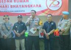 Kado-Hari-Bhayangkara-ke-78,-Polresta-Malang-Kota-Bersama-Taruna-Akpol-Bedah-Dua-Rumah-Warga