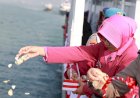 Polda-Jatim-Tabur-Bunga-di-Laut-Kenang-Semangat-Juang-Pahlawan-di-Hari-Bhayangkara-ke--79