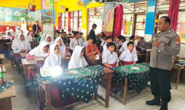 Stop-Bullying,-Polres-Pamekasan-Gencar-Laksanakan-Program-Police-Goes-To-School