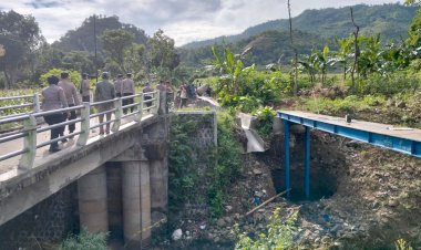 Polres-Ponorogo-Bangun-Jembatan-Merah-Putih-Presisi,-Akses-Warga-Lebih-Mudah