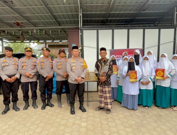 Polri Salurkan Bantuan Al-Qur’an kepada Pesantren Terdampak Banjir
