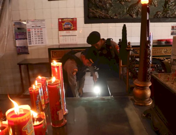Polres Pelabuhan Tanjungperak Sterilisasi Klenteng Jelang Perayaan Imlek