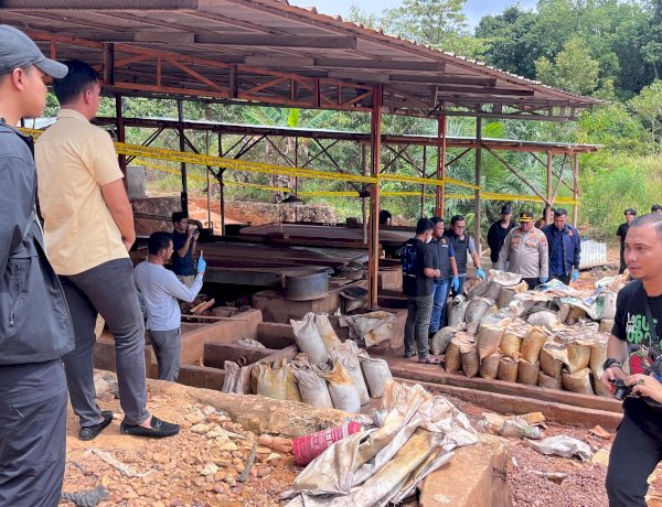 Polri Bongkar Penambangan Ilegal dan Penyelundupan Pasir Timah ke Malaysia, 7 Tersangka Diamankan