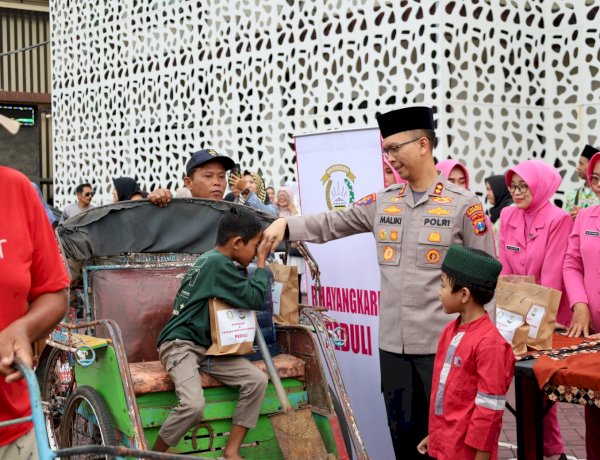 Polres Trenggalek dan Bhayangkari Berbagi Ratusan Menu Buka Puasa Gratis