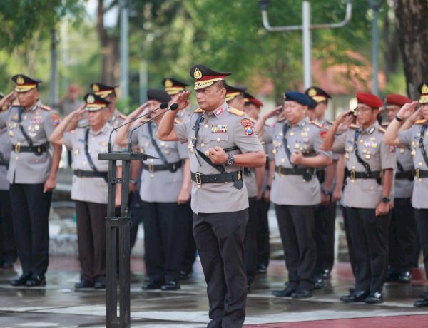 Polda Jatim Ziarah dan Tabur Bunga di TMP Kenang Jasa Pahlawan Jelang Hari Bhayangkara ke 80