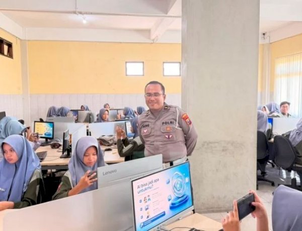 Bekali Pelajar Hadapi Era Digital, Polresta Sidoarjo Sosialisasikan Pemahaman dan Etika AI di SMK YPM 8