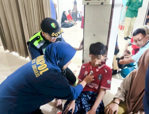 Tim Dokkes Polresta Sidoarjo Cek Kesehatan Ratusan Santri di Tanggulangin