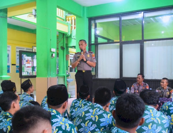 Cegah Kenakalan Remaja, Polresta Sidoarjo Edukasi Bijak Medsos di MA Nurul Huda
