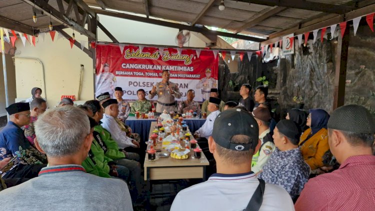 Polsek-Buduran-Gelar-Cangkrukan-Kamtibmas,-Serap-Aspirasi-dan-Perkuat-Sinergi-dengan-Masyarakat