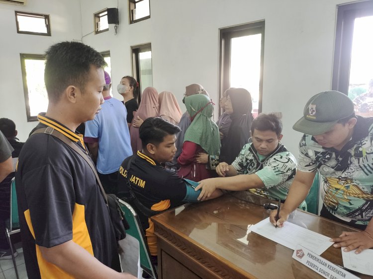 Soliditas Sinergitas, Anggota Polresta Sidoarjo Turut Donor Darah di Kodim 0816 Sidoarjo