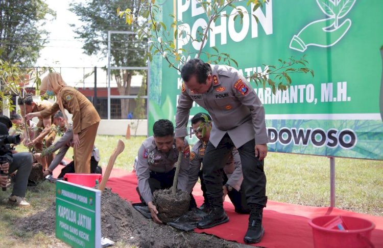 Letakan Batu Pertama Bangun Barak Dalmas, Kapolda Jatim Apresiasi Sinergitas Forkopimda Bondowoso