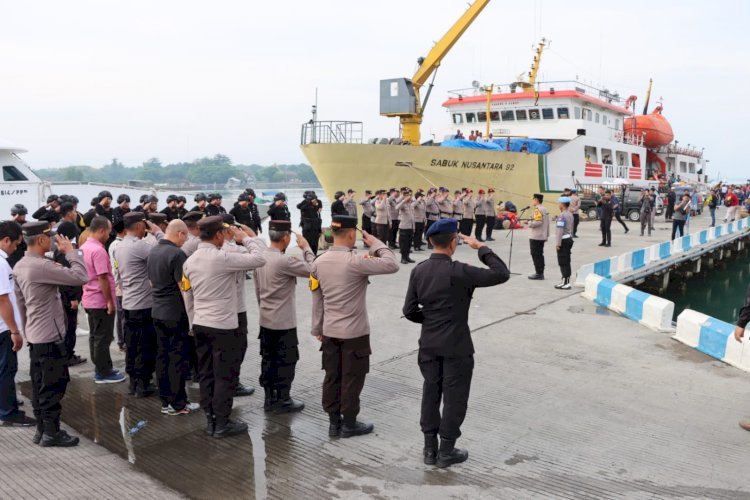 Kapolres Sumenep Berangkatkan Personel BKO Pam Pemilu di Kepulauan Masalembu