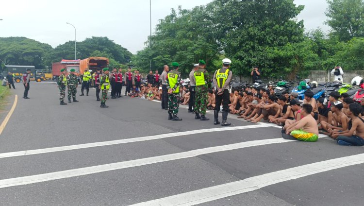 Personel Gabungan Tertibkan Balap Liar di Lingkar Mas Waru