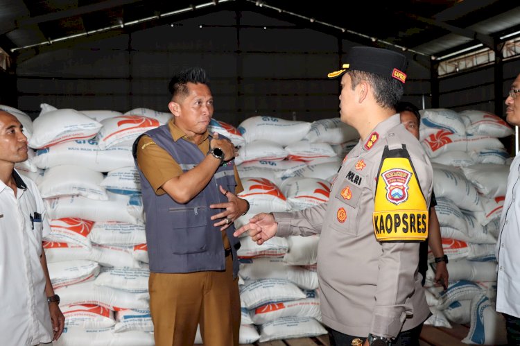 Pastikan Stok Beras Aman Selama Ramadhan, Kapolres Sumenep Cek Gudang Bulog