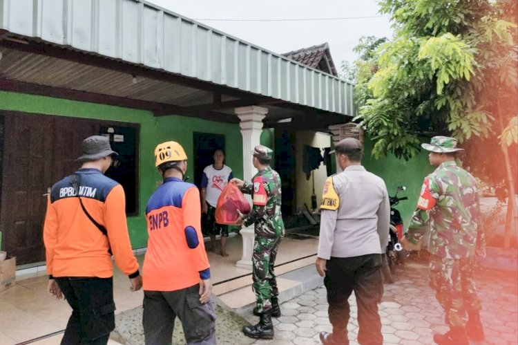 Polres Magetan bersama TNI Salurkan Bantuan dan Dirikan Dapur Umum di Dua Desa Rawan Banjir