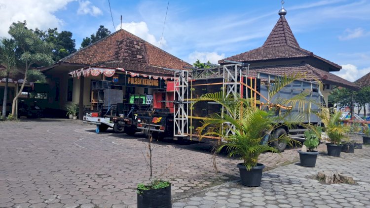 Polisi Tertibkan Sound Horeg Jelang Sahur di Paseban Jember