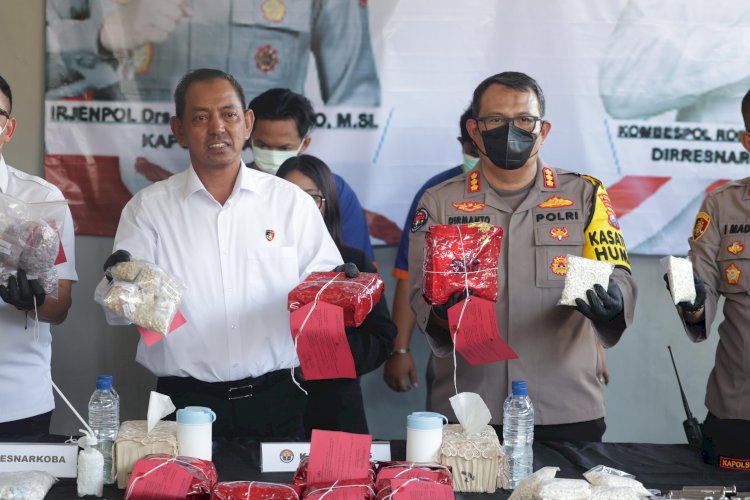 Polda Jatim Berhasil Membongkar Rumah Produksi Narkoba, Ribuan Gram Sabu dan Jutaan Butir Ekstasi Disita