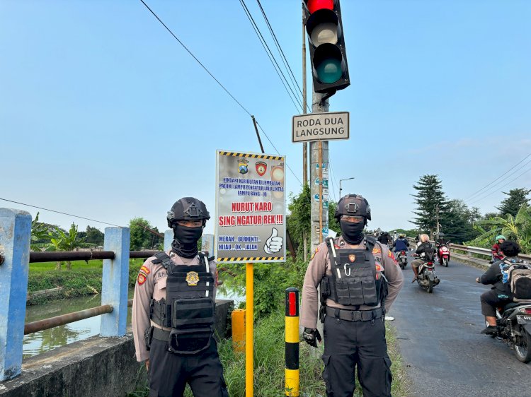 Polisi Pasang Imbauan Antisipasi Kepadatan Lalu Lintas di Flyover Jumputrejo