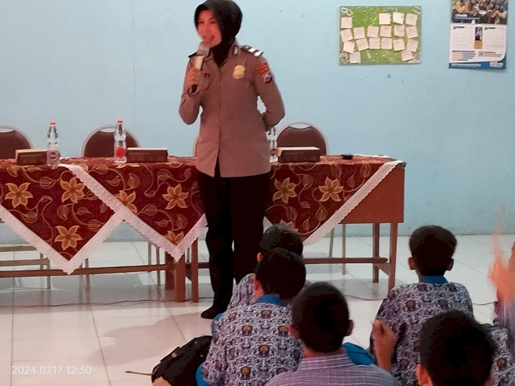 Polwan Edukasi Pelajar Sekolah Dasar Bijak Bermedia Sosial