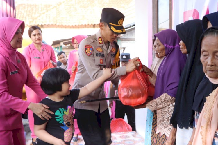 Lagi, Polres Tuban Beri Bantuan Air Bersih dan Sembako untuk Warga Terdampak Kemarau