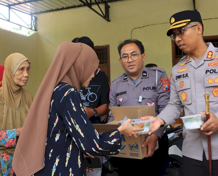 Cooling System Pungut Suara, Polres Ngawi Berbagi Makanan Sehat Gratis untuk Warga di TPS