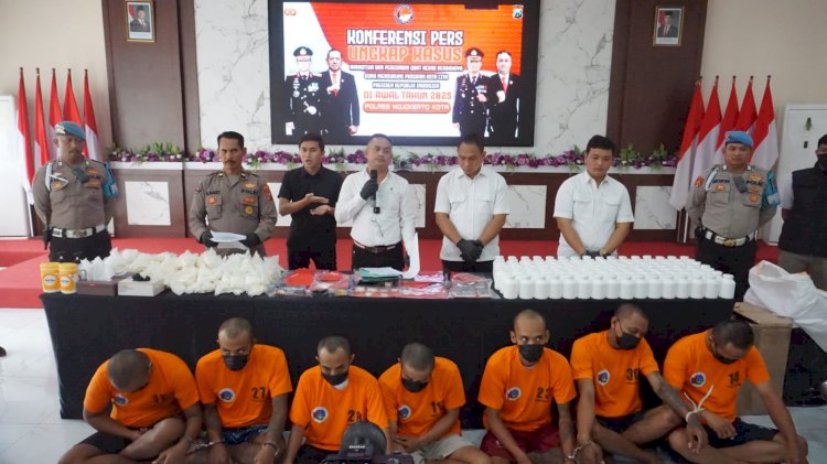 Polres Mojokerto Kota Amankan 7 Tersangka Narkoba, Sita Ratusan Ribu Butir Pil LL dan 67,89 gr Sabu