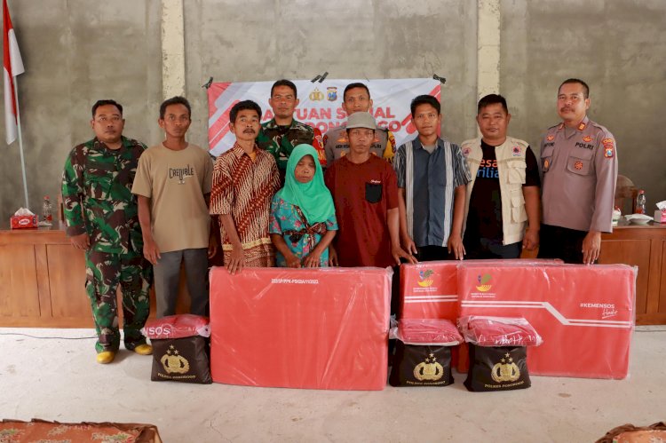 Kolaborasi Polisi dan TNI Bantu Warga Terdampak Longsor di Ponorogo