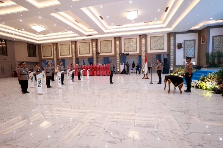 Kapolda Jatim Lantik Wakapolda Baru dan Pimpin Sertijab Sejumlah Kapolres Jajaran